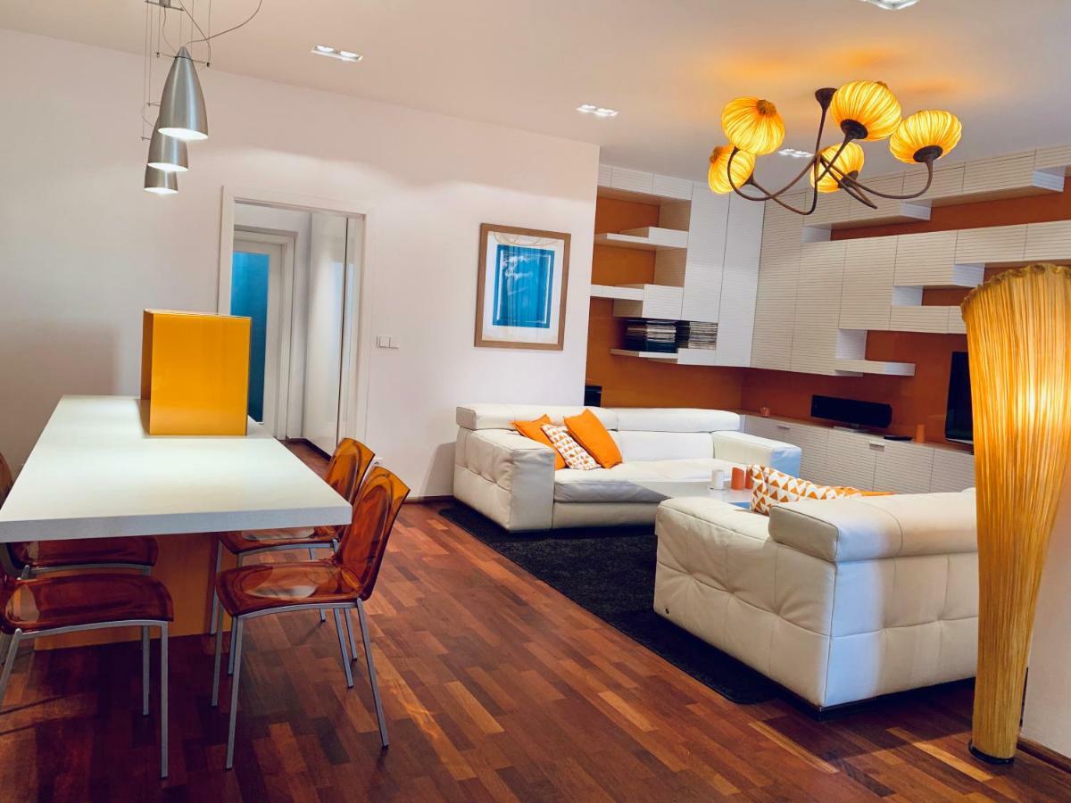 Luxury Apartment In The Center Of Прага Экстерьер фото