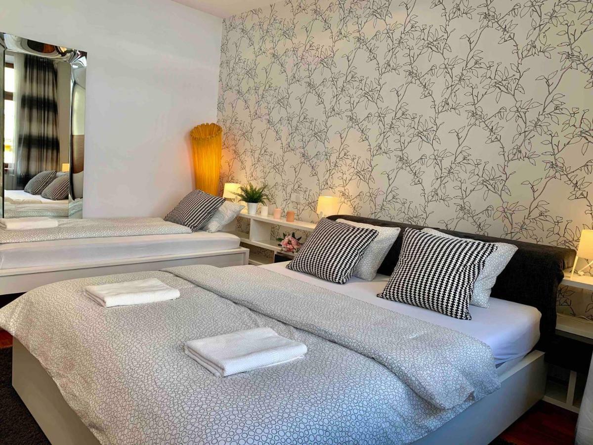Luxury Apartment In The Center Of Прага Экстерьер фото