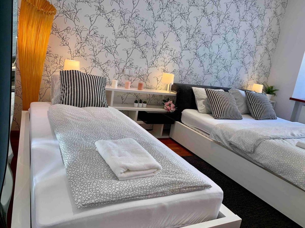 Luxury Apartment In The Center Of Прага Экстерьер фото