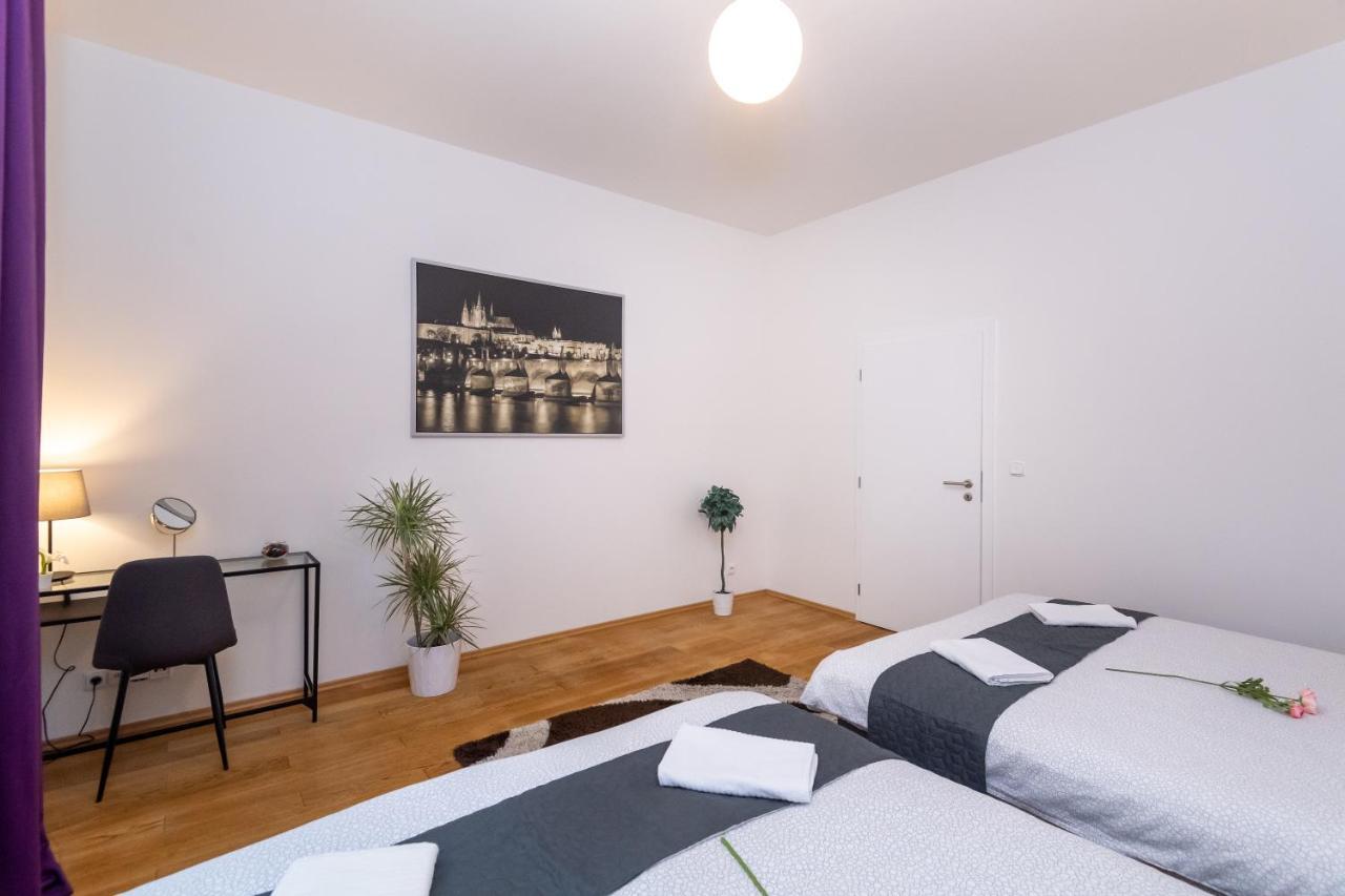 Luxury Apartment In The Center Of Прага Экстерьер фото