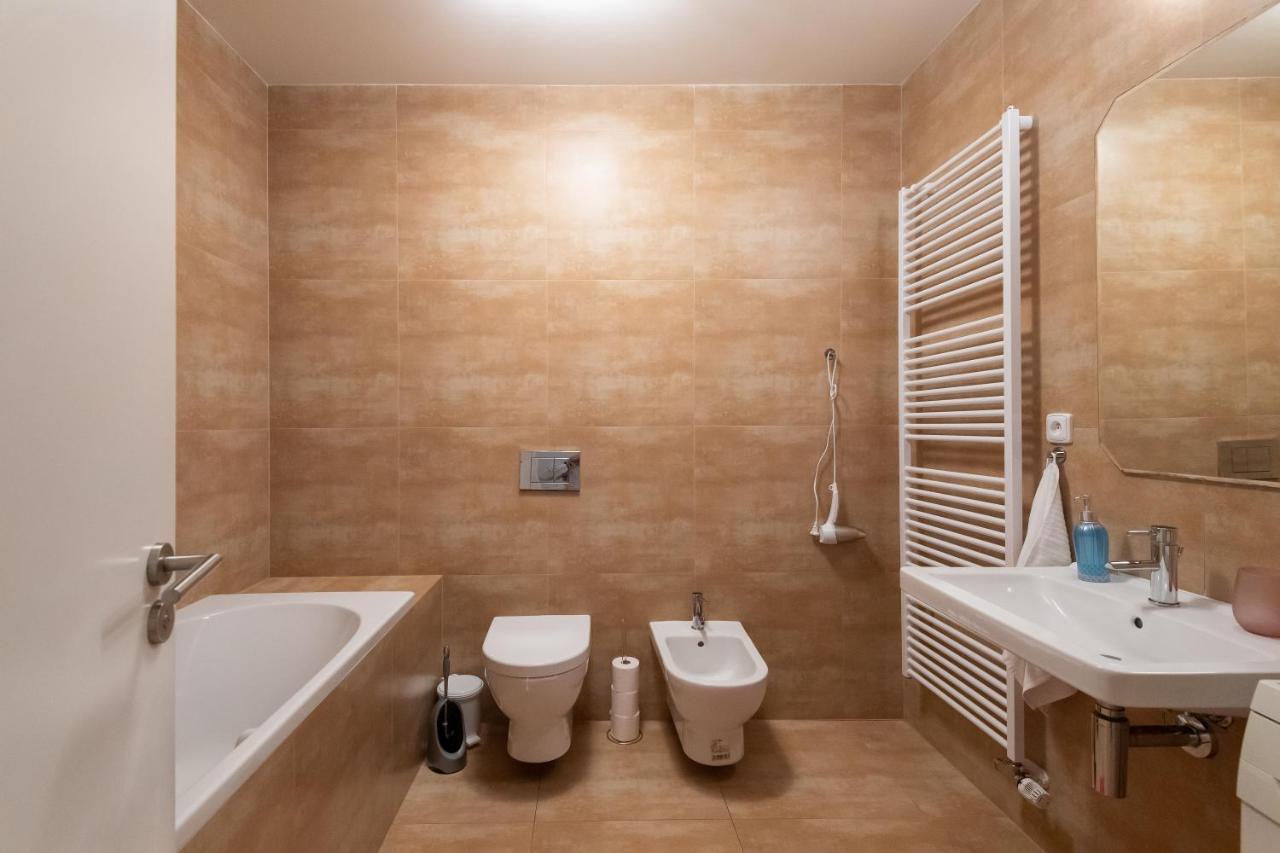 Luxury Apartment In The Center Of Прага Экстерьер фото