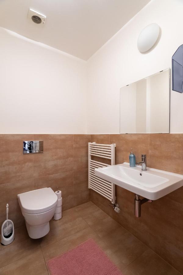 Luxury Apartment In The Center Of Прага Экстерьер фото